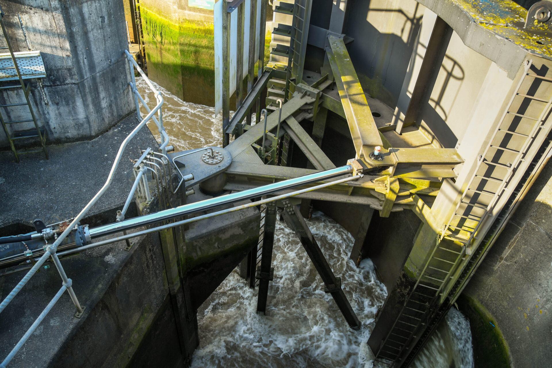 hydraulic system in a dam